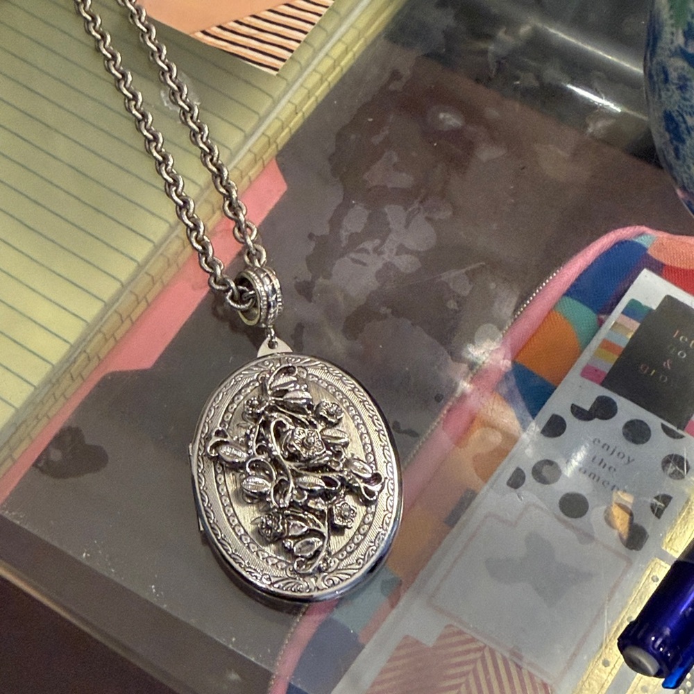Whiting & Davis Silver Necklace with Intricate Pendant